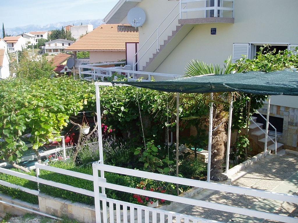 Kiwi Apartments Gornji Karin Extérieur photo