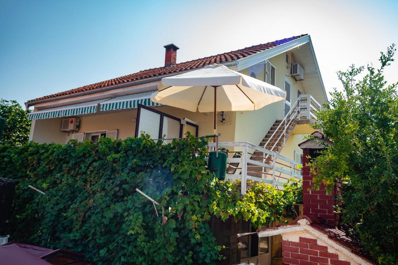 Kiwi Apartments Gornji Karin Extérieur photo